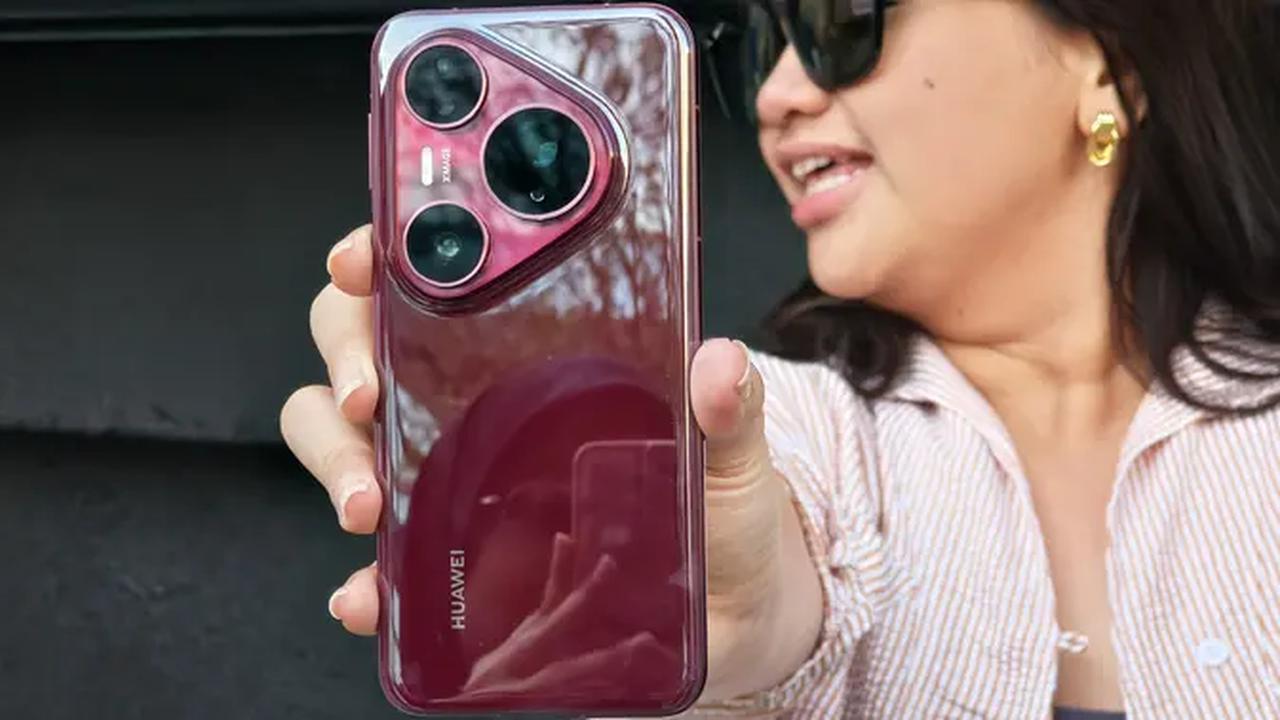 Huawei Pura 80 Pro varian Glazed Red.(Liputan6.com/ Anka Fergy Agustian)
