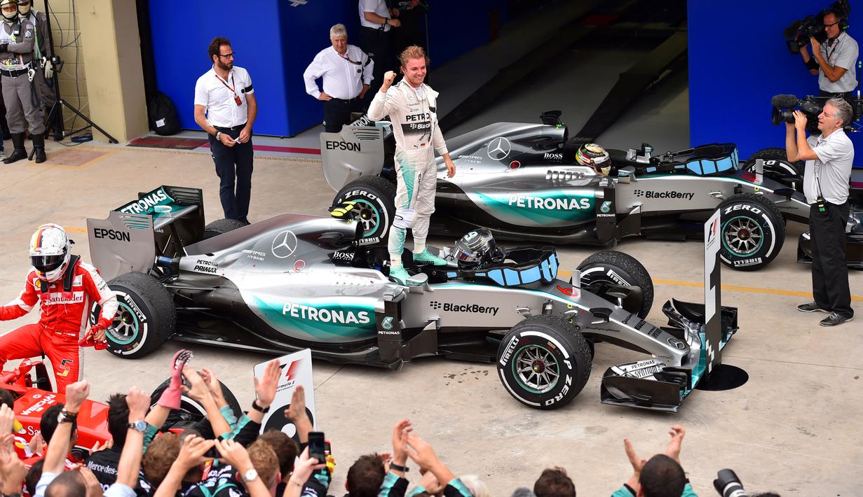 Ekspresi Nico Rosberg sesaat setelah finis pertama dalam F1 GP Brasil di Sirkuit Interlagos, Sao Paulo, Brasil, Senin (16/11/2015) dini hari WIB. (AFP Photo/Miguel Schincariol)