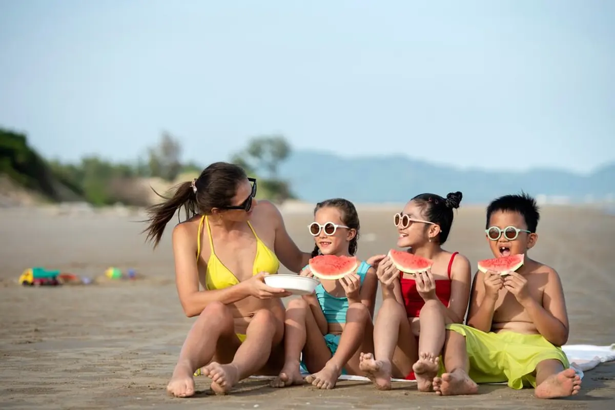 Anak-anak berlibur di pantai (Foto Dok: Freepik/freepik)