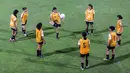 <p>Pemain Timnas Indonesia Putri U-17 melakukan juggling saat latihan di Lapangan A Kompleks Stadion Utama Gelora Bung Karno (SUGBK), Senayan, Jakarta, Rabu (27/03/2024). Latihan tersebut merupakan bentuk persiapan untuk Piala Asia U-17 yang bergulir di Bali pada 6-19 Mei 2024. (Bola.com/Bagaskara Lazuardi)</p>
