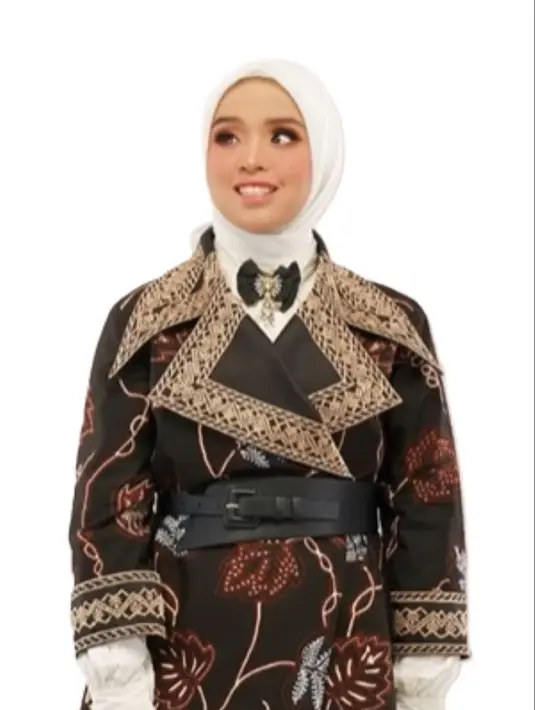 Putri Ariani juga sempat tampil di gelaran Gelar Batik Nusantara. Ia tampil penuh pesona dibalut outer batik Solo rancangan Denny Wirawan. [Foto: Instagram/arianinismaputri]