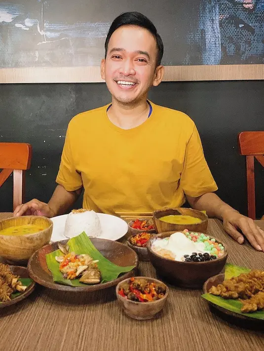 Ternyata bisnis yang ditekuni Ruben Onsu tidak hanya satu, namun bergerak di beberapa bidang lainnya. Sibuk di dunia hiburan tak membuat Ruben patah semangat dalam menjalankan bisnisnya. (Instagram/ruben_onsu)