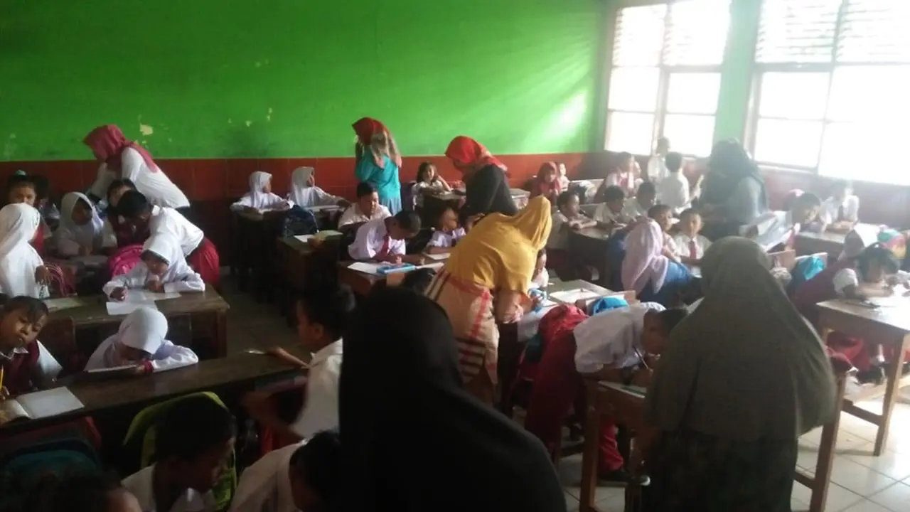 Berebut bangku di hari pertama masuk sekolah