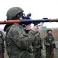 Pasukan Rusia mengikuti latihan di lapangan tembak Kadamovskiy, Rostov, Rusia, 14 Desember 2021. Rusia melakukan latihan militer dekat perbatasannya dengan Ukraina. (AP Photo)