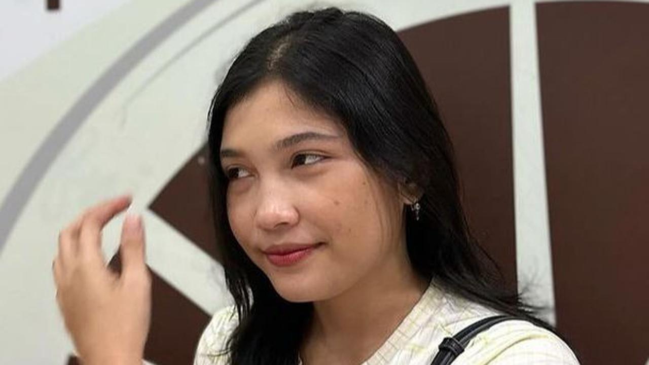 Meski berat, dia mencoba move on dan mengikhlaskan kepergian sang kekasih selama-lamanya.