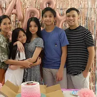 Naura dan Neona gelar konser virtual untuk rayakan ulang tahun.  (Instagram @aku_naura)