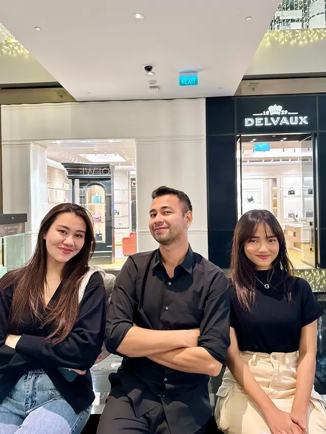 Fuji dan Aaliyah Massaid