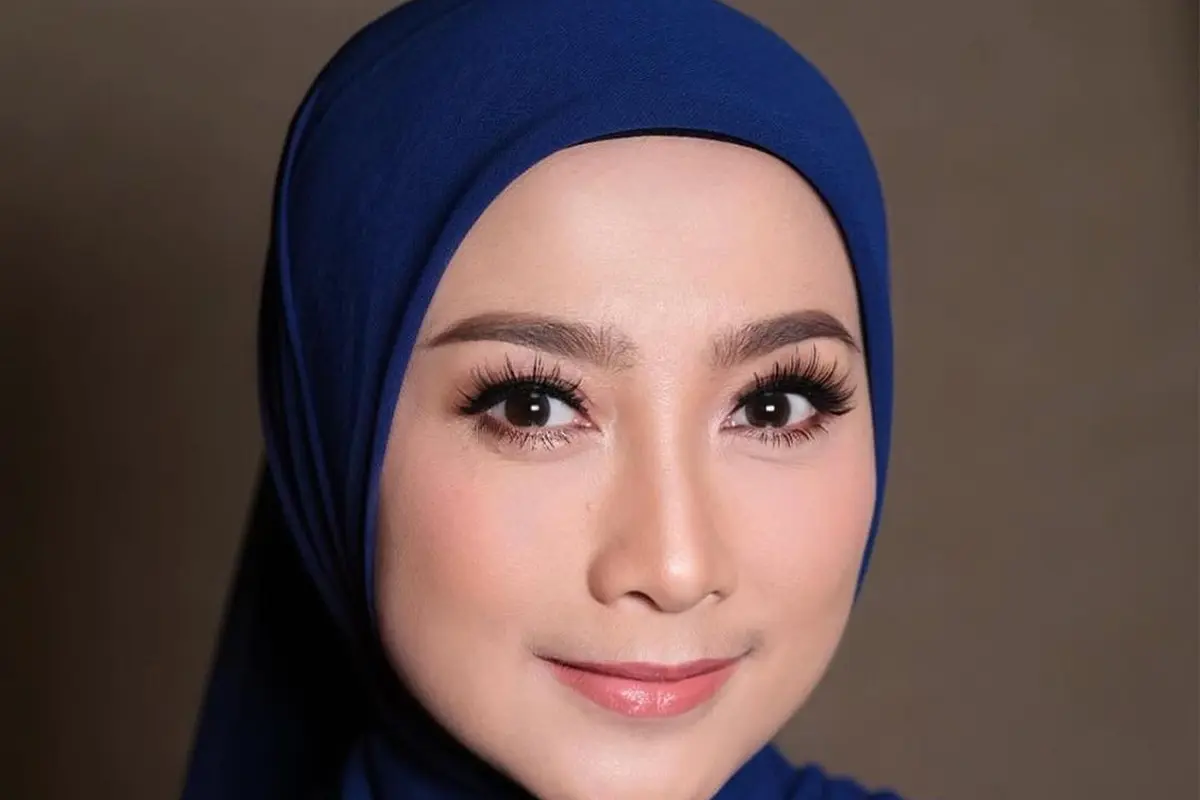 6 Potret Makeup Cetar Artis di Pelantikan DPR RI 2024-2029, Melly Goeslaw hingga Rachel Maryams