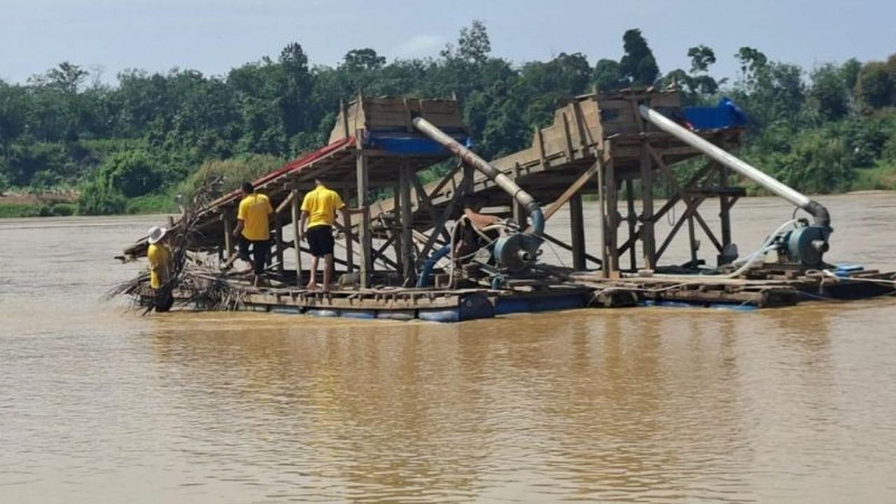 8 Rakit Penambangan Ilegal di Sungai Kuantan Riau, Lokasi Pacu Jalur Tradisional, Dimusnahkan Polisi