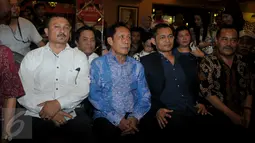 Ketua Umum PKPI Sutiyoso (kedua kiri) saat menghadiri acara deklarasi dukungan dari relawan Jokowi terhadap dirinya sebagai calon Kepala Badan Intelijen Negara (BIN), di Jakarta, Kamis (25/6/2015). (Liputan6.com/Johan Tallo)