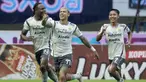 Persib Bandung sukses mengkudeta Persija Jakarta dari peringkat kedua klasemen sementara BRI Liga 1 2022/2023 setelah pada laga pekan ke-25 mampu menjinakkan perlawanan RANS Nusantara FC dengan skor 3-1 di Stadion Pakansari, Bogor, Minggu (19/2/2023) sore WIB. Tiga gol Maung Bandung dicetak masing-masing satu gol dari David Da Silva dan Ciro Alves ditambah satu gol bunuh diri pemain RANS, Finky Pasamba. Sementara satu-satunya gol RANS Nusantara FC ke gawang Persib dicetak Yanis Mbombo Lokwa. (Bola.com/M Iqbal Ichsan)