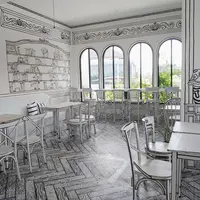 Cafe unik dengan dekorasi interior bertema dunia dua dimensi yang menarik untuk diintip. (Foto: Noir Cafe)