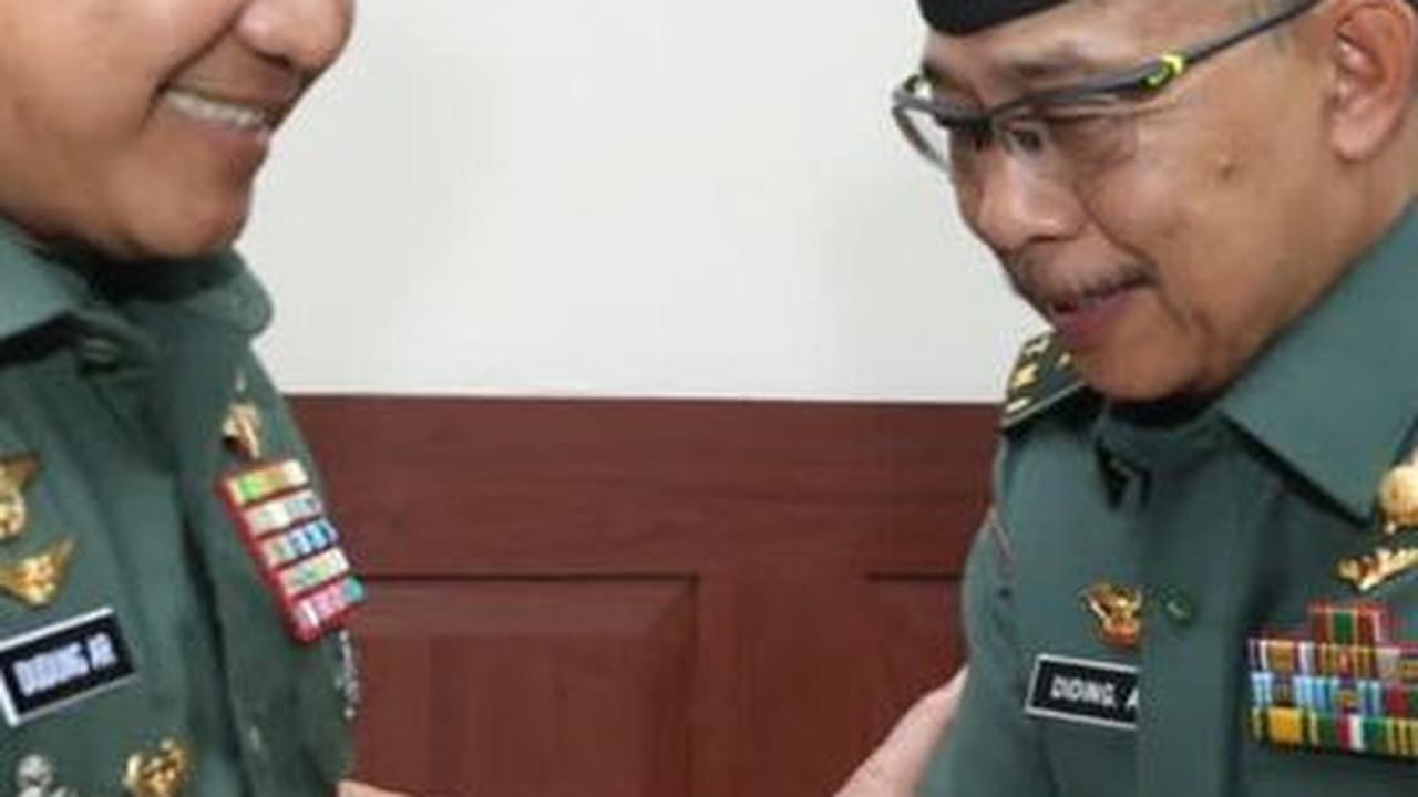 Adapun Pati yang naik pangkat menjadi Mayor Jenderal di antaranya Mayjen TNI Diding Ahmad Kizwini.