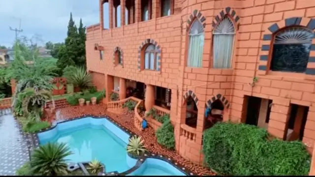 Rumah ibu Tasya Farasya seperti istana timur tengah