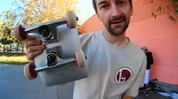Tak Hanya Macbook, Pria Ini Memakai iPad untuk Skateboard