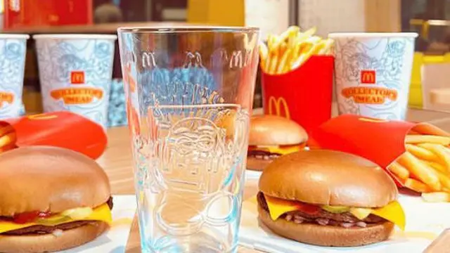 Ilustrasi makanan cepat saji di MCDonald's