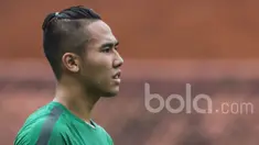 Bek Persija Jakarta, Ryuji Utomo, tampil dengan rambut baru saat mengikuti seleksi Timnas Indonesia U-22 di Lapangan SPH Karawaci, Banten, Selasa (28/2/2017). (Bola.com/Vitalis Yogi Trisna)
