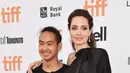 Angelina Jolie sendiri memang mengadopsi anak-anaknya sebelum Brad Pitt hadir dalam kehidupannya. (ALBERTO E. RODRIGUEZ  GETTY IMAGES NORTH AMERICA  AFP)