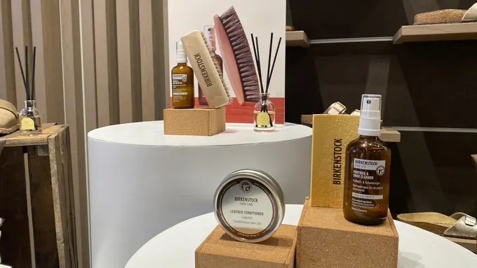 Perawatan Sepatu Cocok untuk Bahan Kulit hingga Suede dari Birkenstock