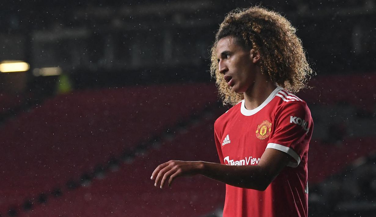 Hannibal Mejbri. Gelandang serang berusia 18 tahun ini sempat bermain 1 kali di laga pamungkas Premier League musim 2020/2021 lalu. Bersama tim U-23 musim ini, pemain yang dijuluki "Paul Scholes Masa Depan" ini telah tampil 4 kali dengan mencetak 2 assist. (AFP/Paul Ellis)