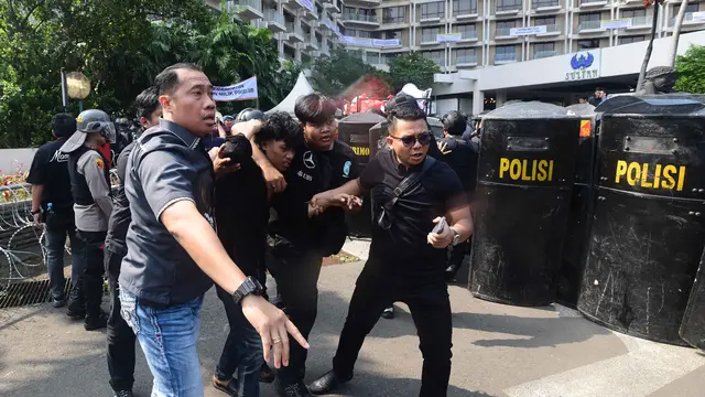 Ricuh Warnai Eksekusi Lahan Hotel Sultan