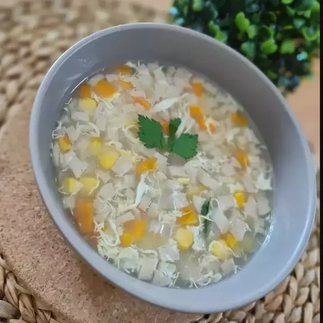 Sup Jagung Kuah Bening dari olahan jagung.  foto: Instagram @vinefaldy