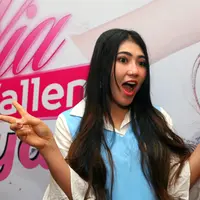 Banyak alasan para penyanyi pendatang baru enggan merilis album. Selama ini, lebih banyak merilis single daripada album. Sebagai penyanyi, sebuah album merupakan salah satu tujuannya untuk terus berkarya. (Nurwahyunan/Bintang.com)