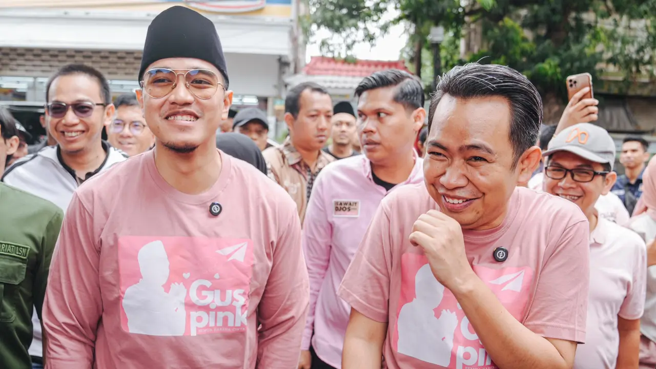 Ketua Umum Partai Solidaritas Indonesia (PSI) Kaesang Pangarep melakukan blusukan ke Kampung Ledok, Kaliwates, Jember, Jawa Timur. Adapun dia menemani calon Bupati Jember Muhammad Fawait.