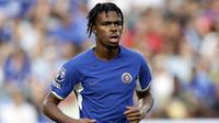Carney Chukwuemeka diboyong Chelsea dari Aston Villa pada Agustus 2022 lalu. Bergabung dengan The Blues membuat pemain muda berusia 19 tahun itu bisa membawa pulang 100.000 pounds setiap pekannya. (Adam Hunger/Getty Images/AFP)