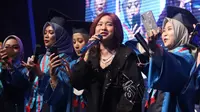Sallsa Bintan Bersama 3 Pemuda Berbahaya Jadi Pelipur Lara Wisuda ke-57 Universitas BSI