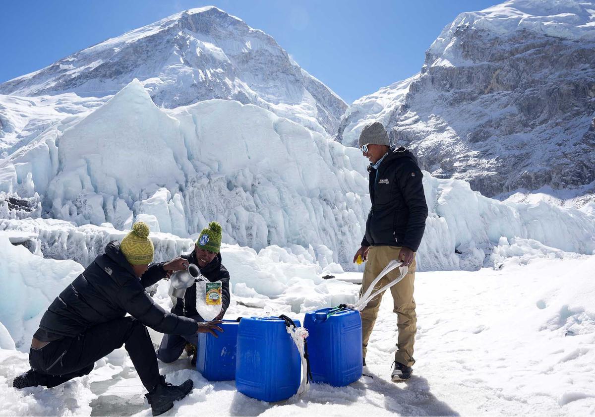 FOTO: Keindahan Alam Himalaya Menuju Basecamp Gunung Everest