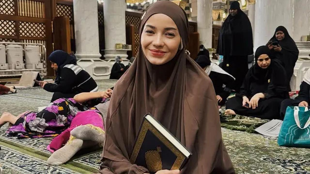 6 Potret Dulu dan Kini Enzy Storia Pakai Hijab, Semasa Kecil Pernah Ikut Pesantren Kilat