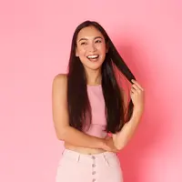 Miliki rambut panjang yang sehat dengan langkah berikut ini (Credit: Freepik/benzoix)