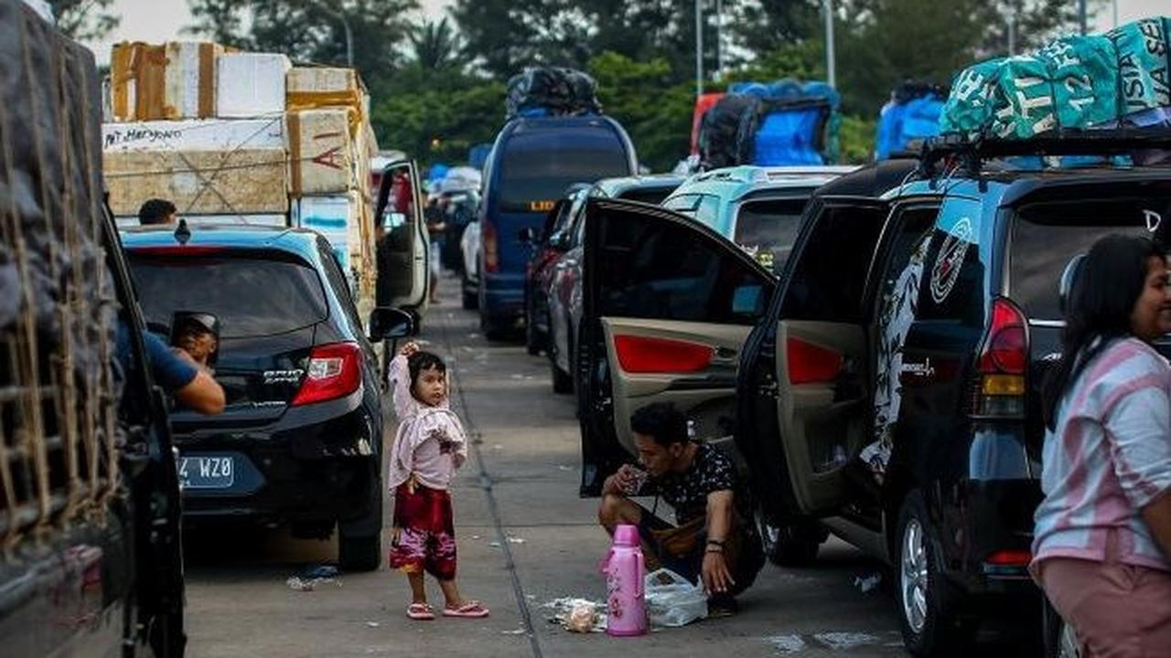 "Berdasarkan evaluasi yang kami lakukan, penanganan penyeberangan pada hingga saat ini berjalan sangat lancar dan sangat baik, kondusif," ujar Muhadjir, dikutip Senin (8/4).