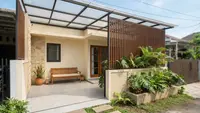 10 Model Penutup Teras Rumah yang Tetap Terang pada Siang Hari tanpa Membuat Bagian Depan Terlalu Terbuka