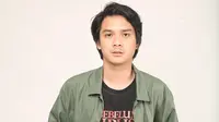 Baskara Mahendra saat di kantor Fimela.com, di Gondangdia, Jakarta Pusat, Kamis (16/1/2020). (Adrian Putra/Fimela.com)