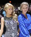 Adik Paris Hilton, perancang busana sekaligus sosialita Nicky Hilton dikabarkan sedang hamil dan akan menjadi seorang ibu untuk pertama kalinya. Kabar bahagia ini dilaporkan oleh reporter U.S. (Bintang/EPA)