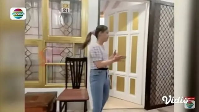 Potret rumah Putri Isnari di kampung halamannya Balikpapan (Sumber: Youtube/Indosiar)