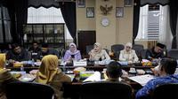 Rapat Kerja Komisi IV DPRD Provinsi Kalsel bersama Disdikbud Kalsel serta jajaran SMAN 1 Sungai Tabuk. (Liputan6.com/Ist)