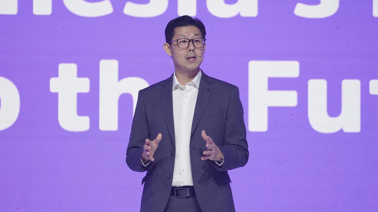 Bahasan Peran Software Berbasis Awan dalam Transformasi Digital Perusahaan di Indonesia dalam Mekari Conference 2024