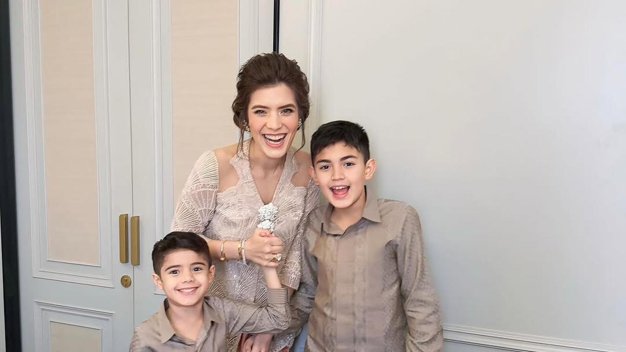 5 Potret Kompak Carissa Putri dengan Dua Anaknya yang Punya Wajah Ganteng Semua