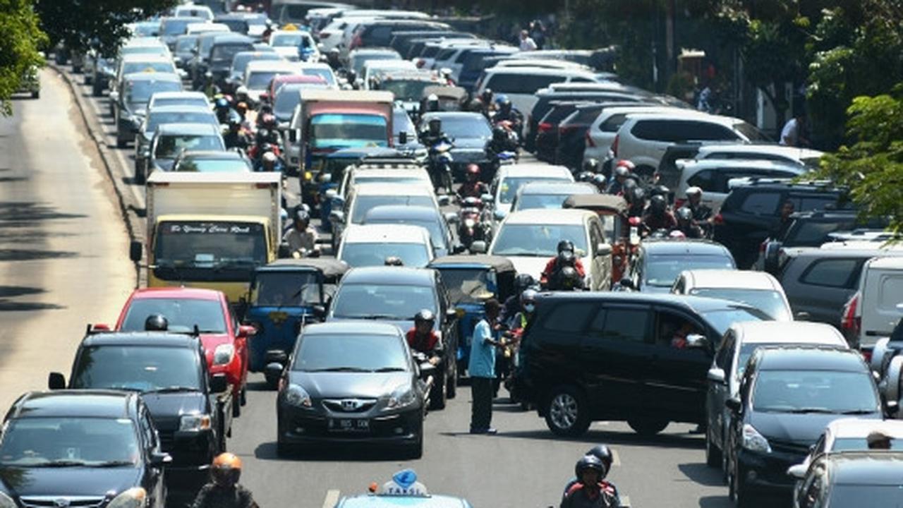 Kebijakan tarif flat parkir on street Dishub DKI ditentang Ahok
