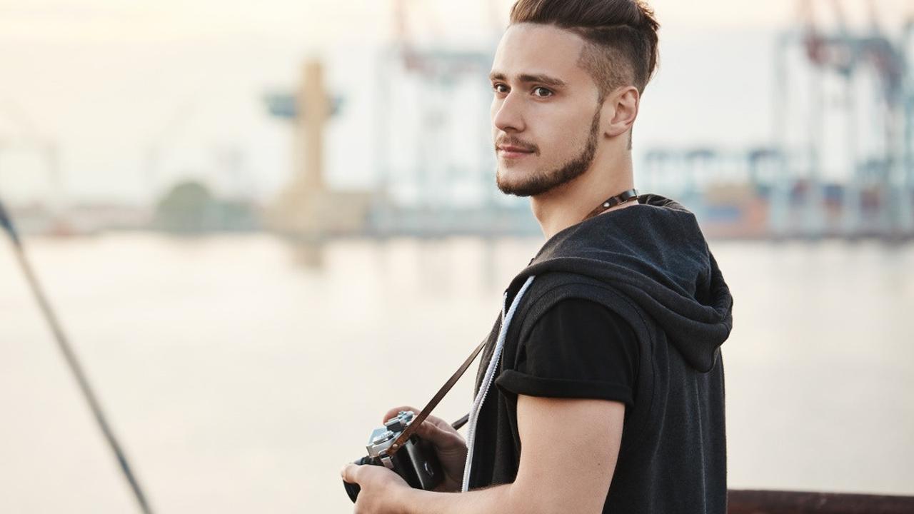 7 Model Rambut Pria Fade Low yang Cocok untuk Semua Bentuk Wajah, Simpel dan Stylish