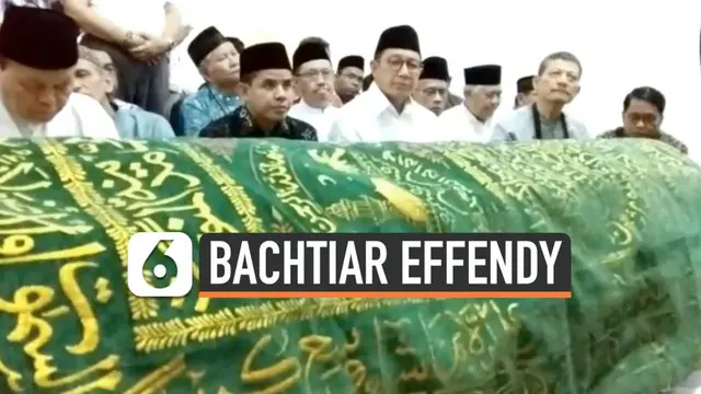 Jenazah Ketua PP Muhammadiyah DR. Bachtiar Effendy dimakamkan di TPU Lemperes Depok. Mantan Menteri Agama Lukman Hakim Syaifudin dan mantan ketua PP Muhammadiyah Din Syamsudin ikut mengantar pemakamannya.