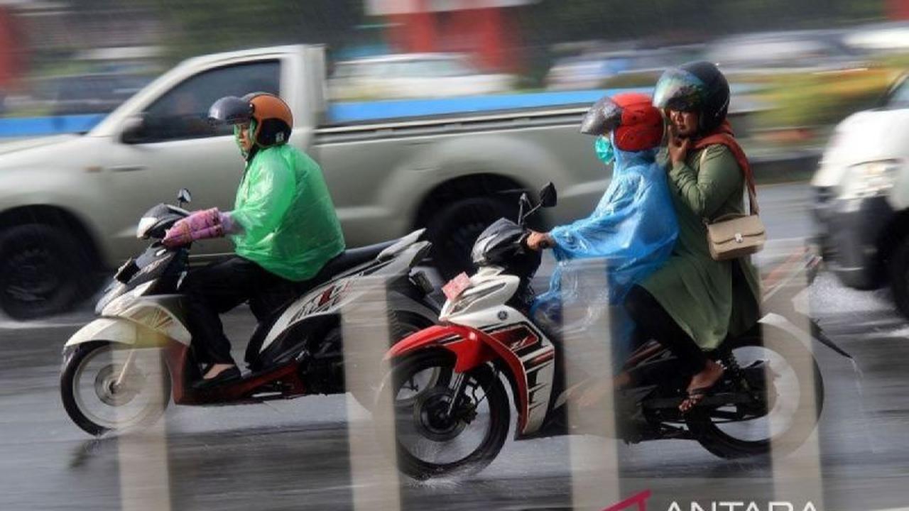 Prakiraan Cuaca BMKG: Sebagian Wilayah Indonesia Berpotensi Hujan Ringan pada Sabtu Ini