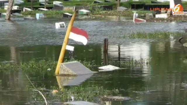 [VIDEO] TPU Karet Bivak Terendam, Peziarah Protes Pengurus Makam