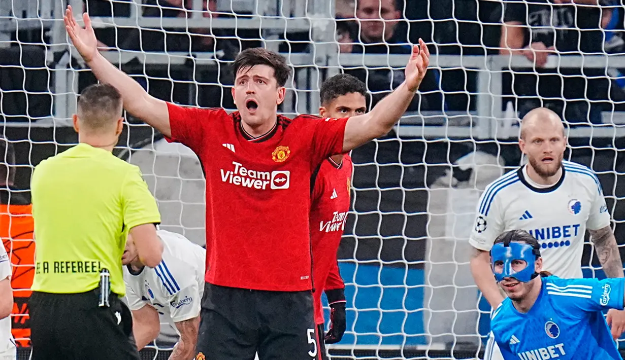 <p>Reaksi pemain Manchester United Harry Maguire saat melawan FC Copenhagen pada pertandingan sepak bola Grup A Liga Champions di Copenhagen, Denmark, Rabu (8/11/2023). FC Copenhagen berhasil mengalahkan Manchester United 4-3. (Liselotte Sabroe/Ritzau Scanpix via AP)</p>