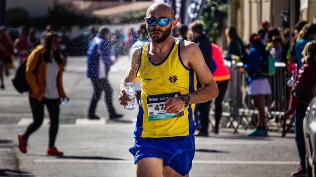 Ilustrasi kacamata lari