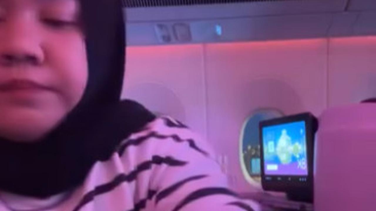 Fantastis! Potret Lala dan Sus Rini Naik Pesawat Kelas Bisnis Bareng Nagita Slavina ke Italia