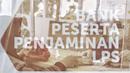 Nasabah melakukan transaksi perbankan di KCU Bank Mandiri Bintaro, Tangerang Selatan, Banten, Jumat (26/2/2021). Lembaga Penjamin Simpanan (LPS) menjamin simpanan nasabah di bank hingga Rp 2 miliar per nasabah per bank dengan syarat 3 T. (Liputan6.com/Angga Yuniar)